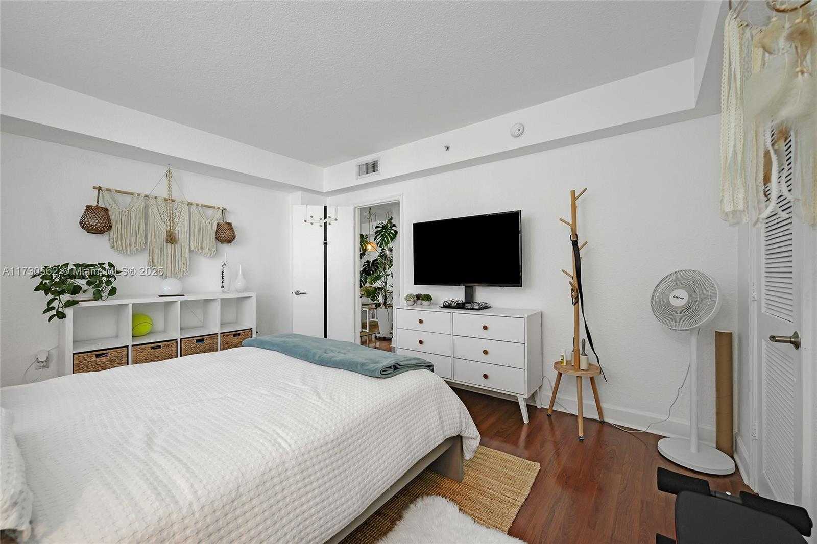 Small Image of 7501 EAST TREASURE DR #4H, North Bay Village Number 13