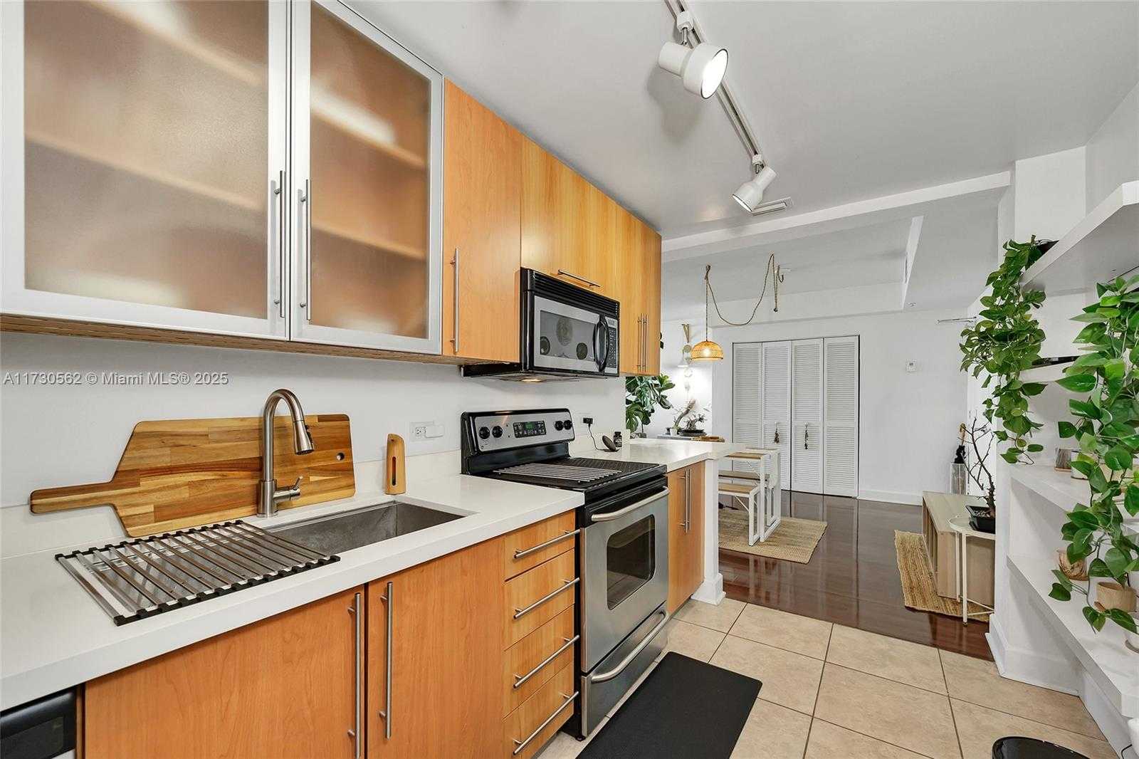 Small Image of 7501 EAST TREASURE DR #4H, North Bay Village Number 3