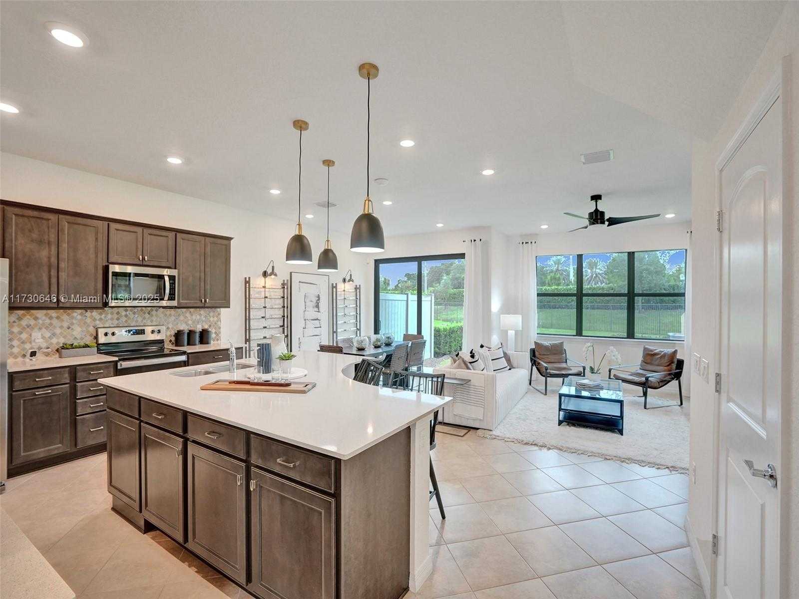 Small Image of 2343 ROLLINGWOOD CT, Oakland Park Number 5
