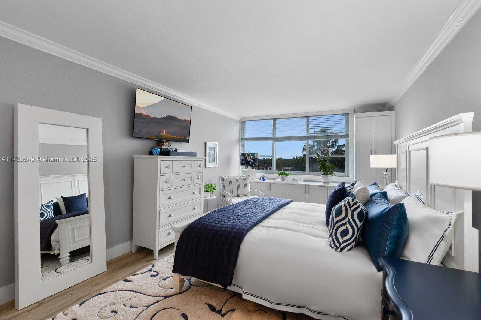Small Image of 5005 Collins Ave, Miami Beach, FL 33140, USA Number 13