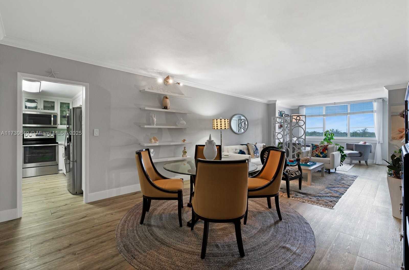 Small Image of 5005 Collins Ave, Miami Beach, FL 33140, USA Number 3