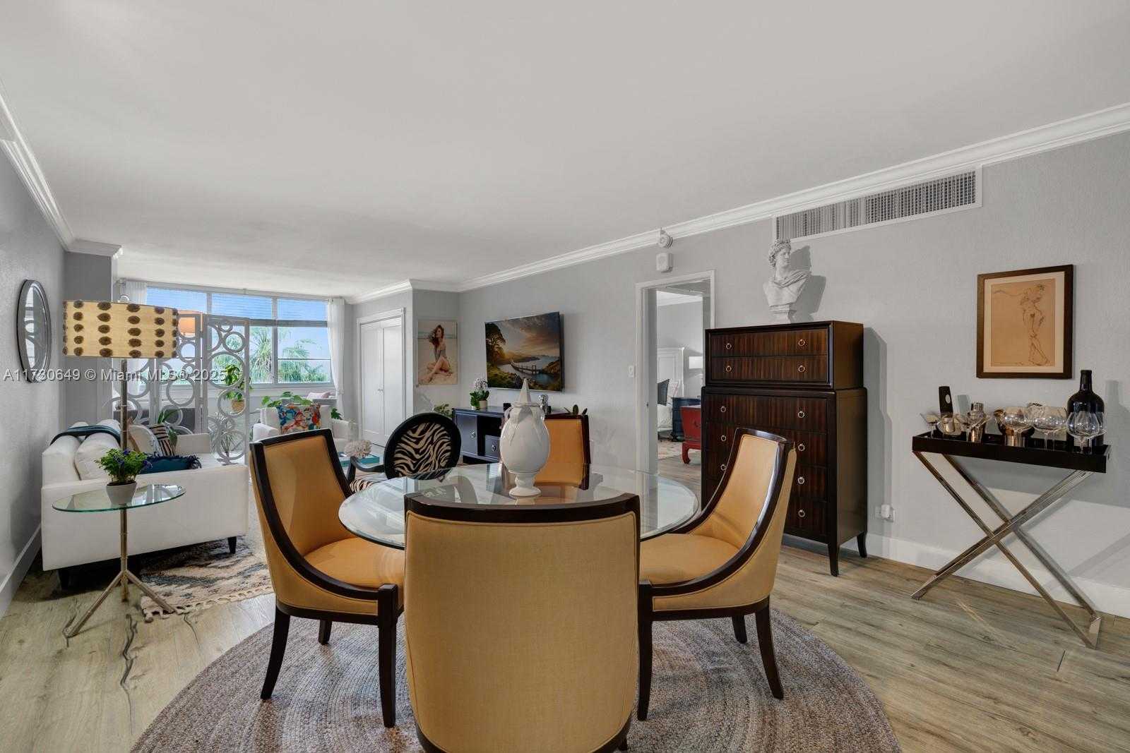 Small Image of 5005 Collins Ave, Miami Beach, FL 33140, USA Number 4