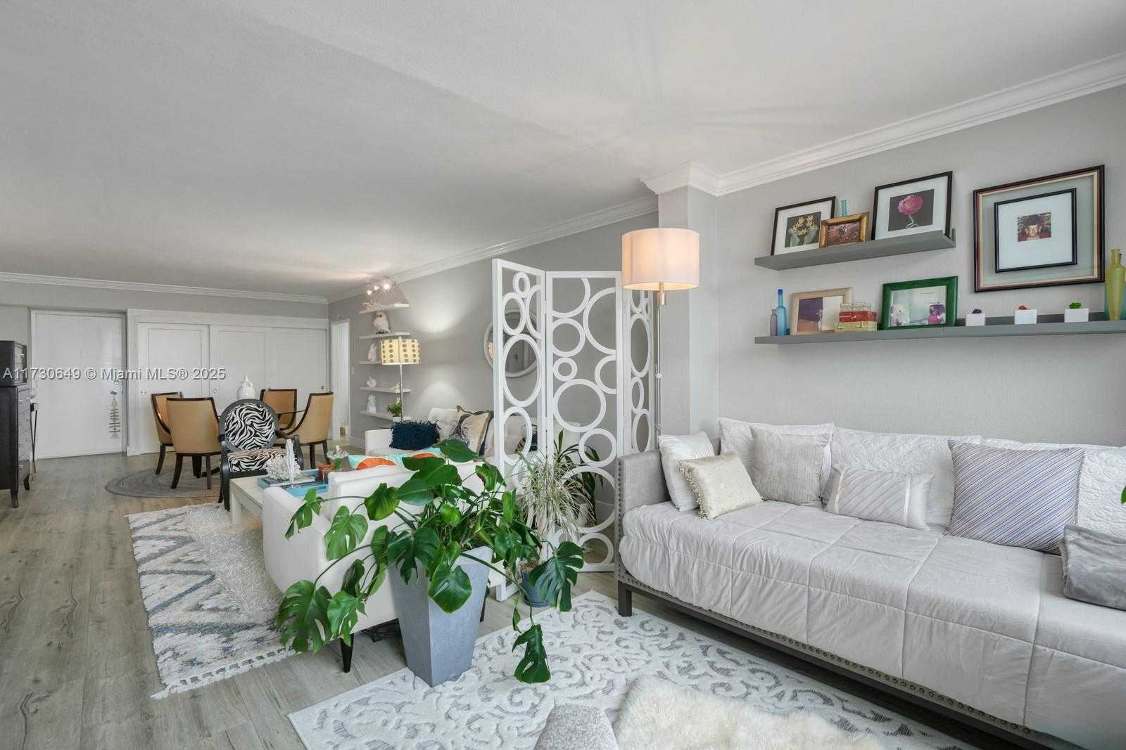 Small Image of 5005 Collins Ave, Miami Beach, FL 33140, USA Number 5
