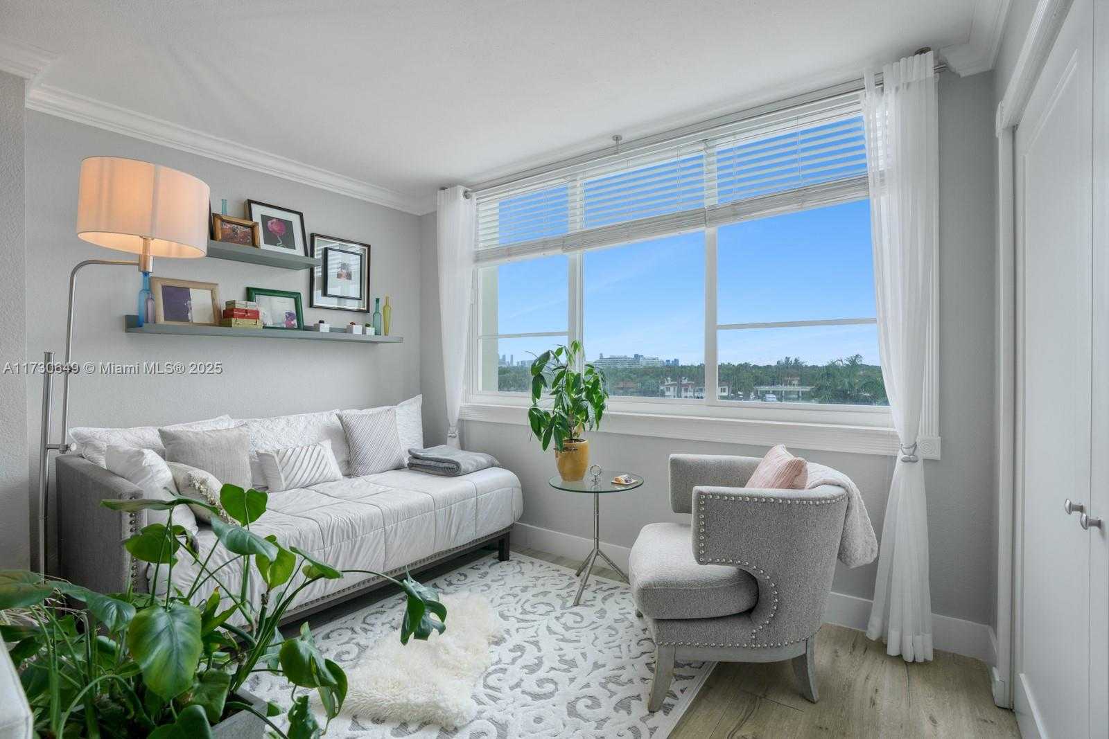 Small Image of 5005 Collins Ave, Miami Beach, FL 33140, USA Number 6