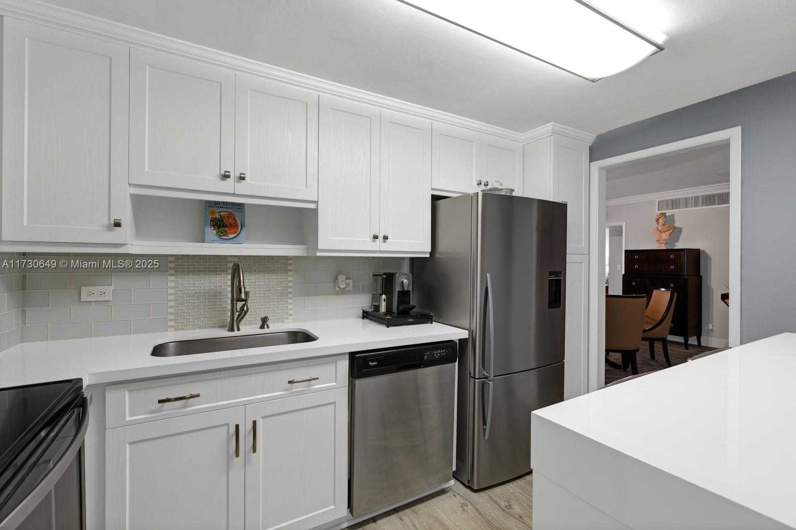 Small Image of 5005 Collins Ave, Miami Beach, FL 33140, USA Number 8