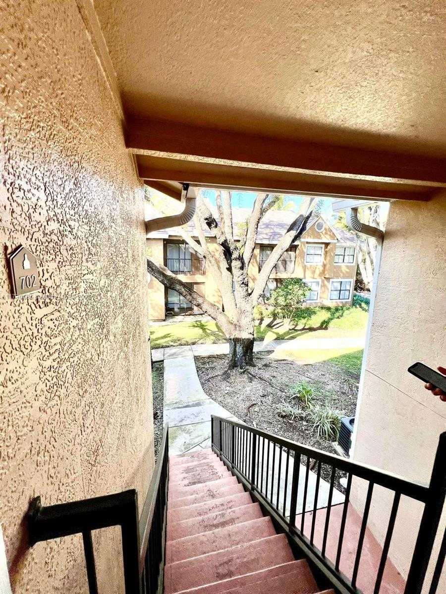 Small Image of 15689 SOUTH WEST 106TH LN #702, Miami Number 33