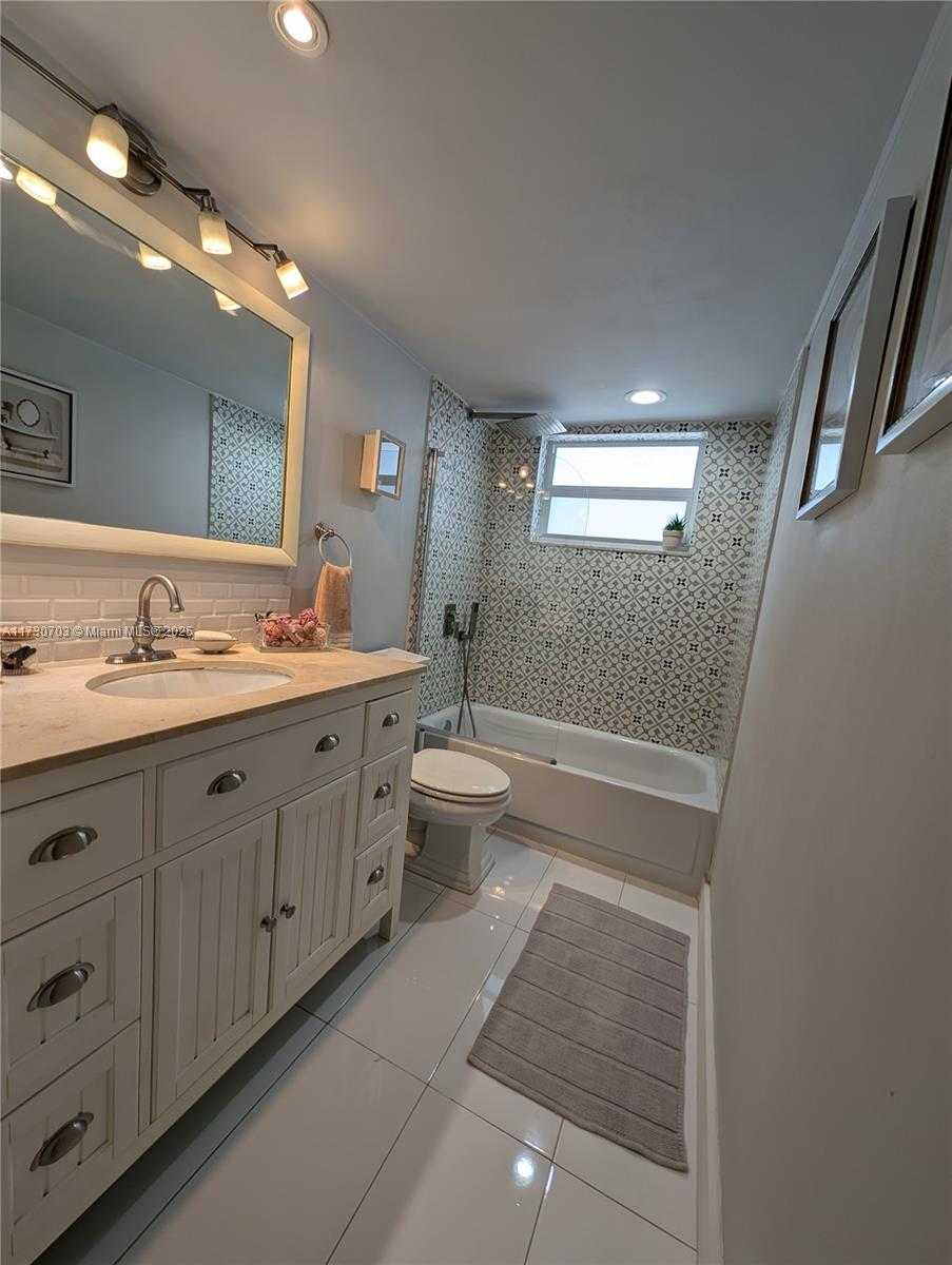 Small Image of 1750 NORTH EAST 191ST ST #418-3, Miami Number 14