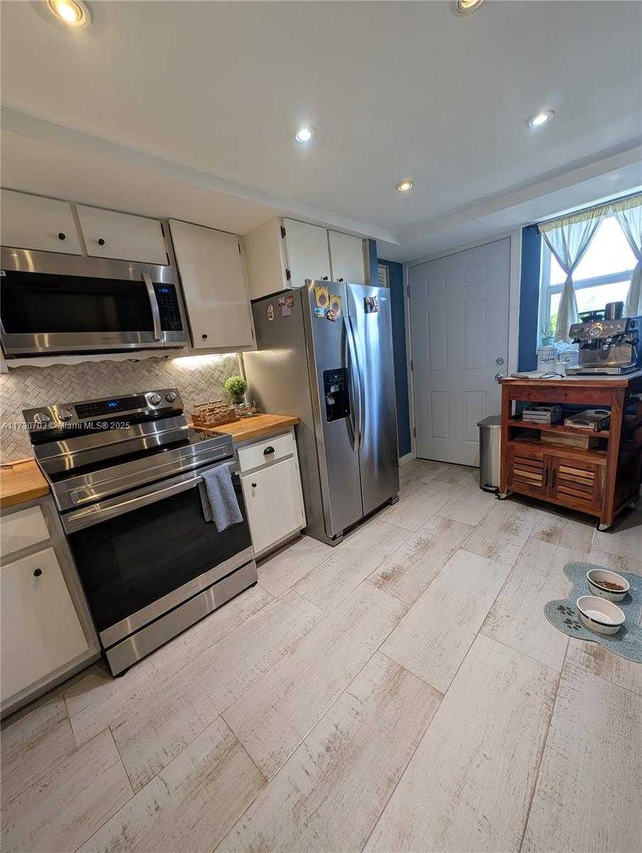 Small Image of 1750 NORTH EAST 191ST ST #418-3, Miami Number 17