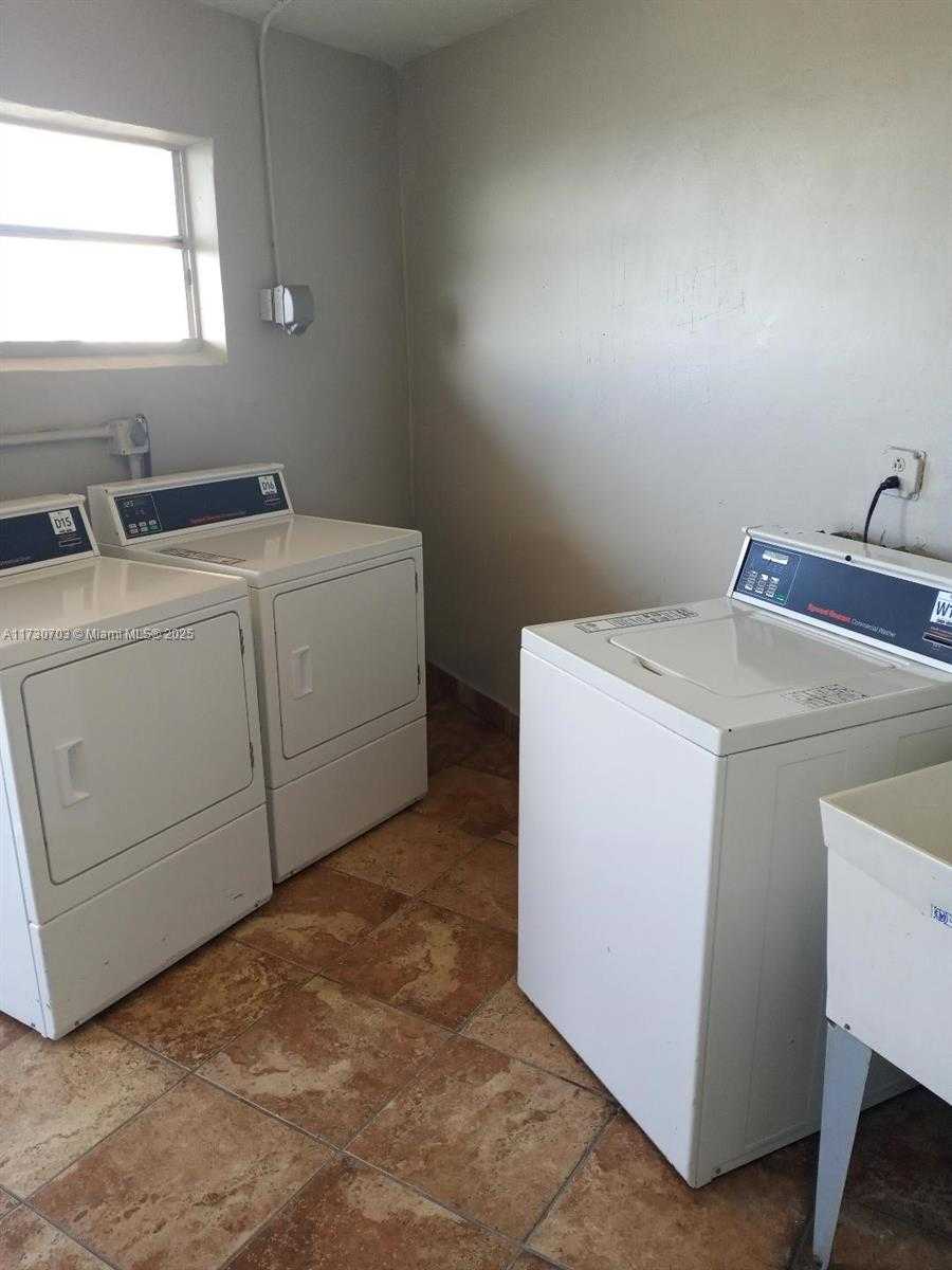 Small Image of 1750 NORTH EAST 191ST ST #418-3, Miami Number 35