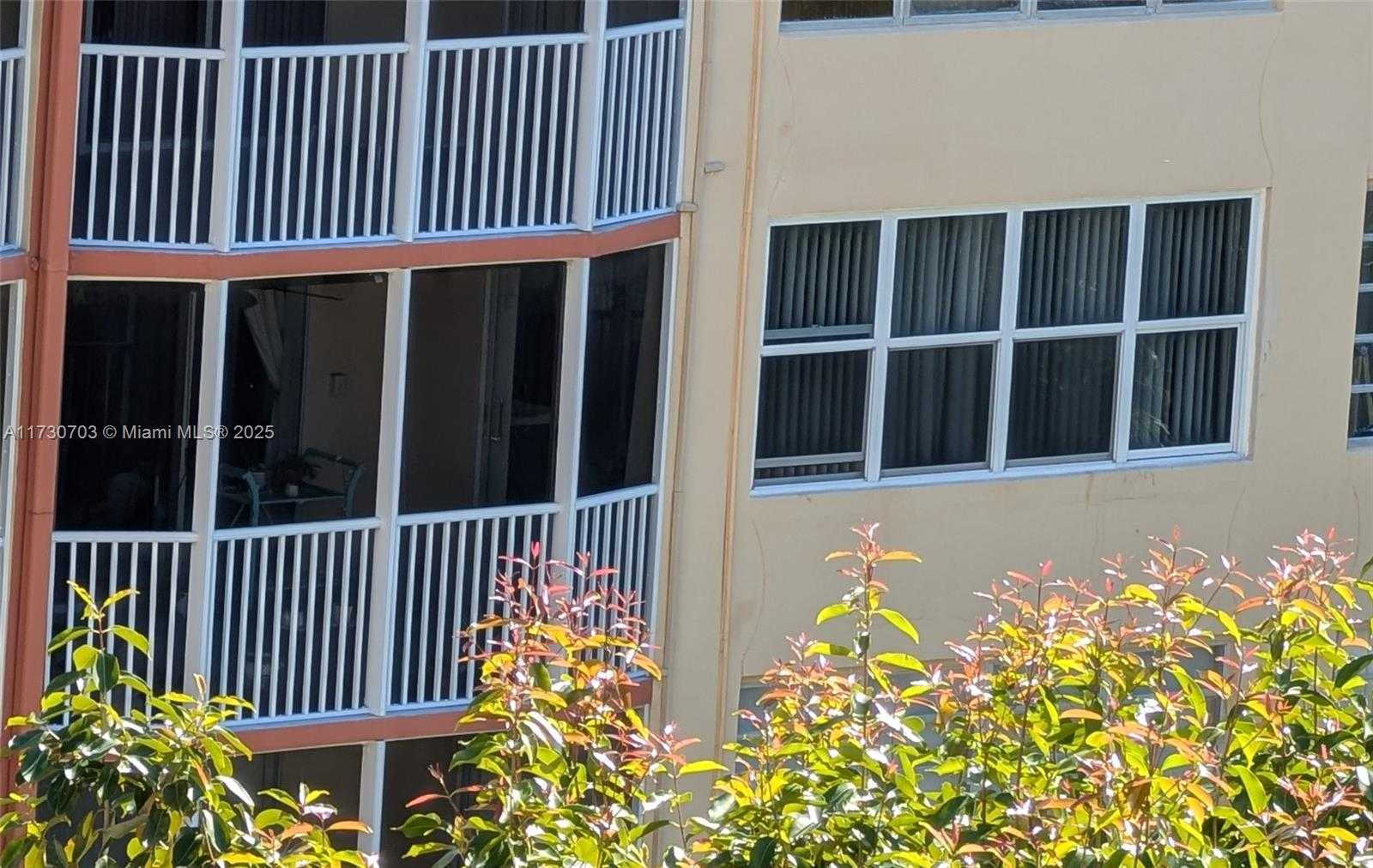 Small Image of 1750 NORTH EAST 191ST ST #418-3, Miami Number 36