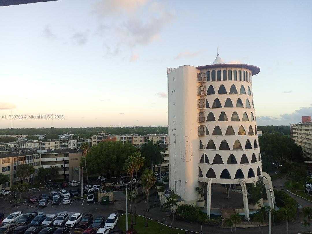Small Image of 1750 NORTH EAST 191ST ST #418-3, Miami Number 37