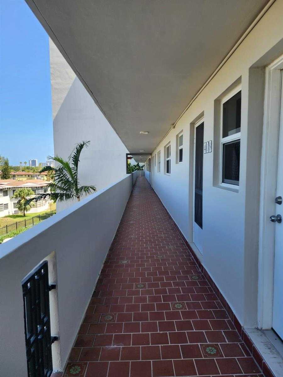 Small Image of 1750 NORTH EAST 191ST ST #418-3, Miami Number 39