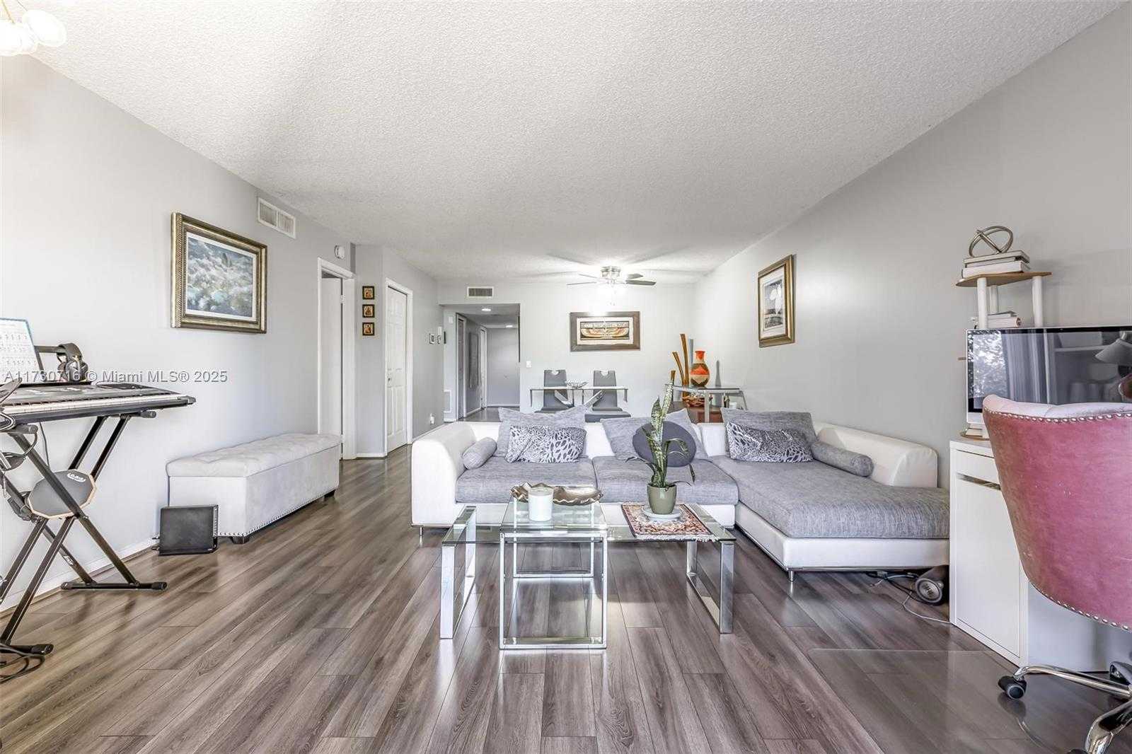 Small Image of 16431 BLATT BLVD #103, Weston Number 11