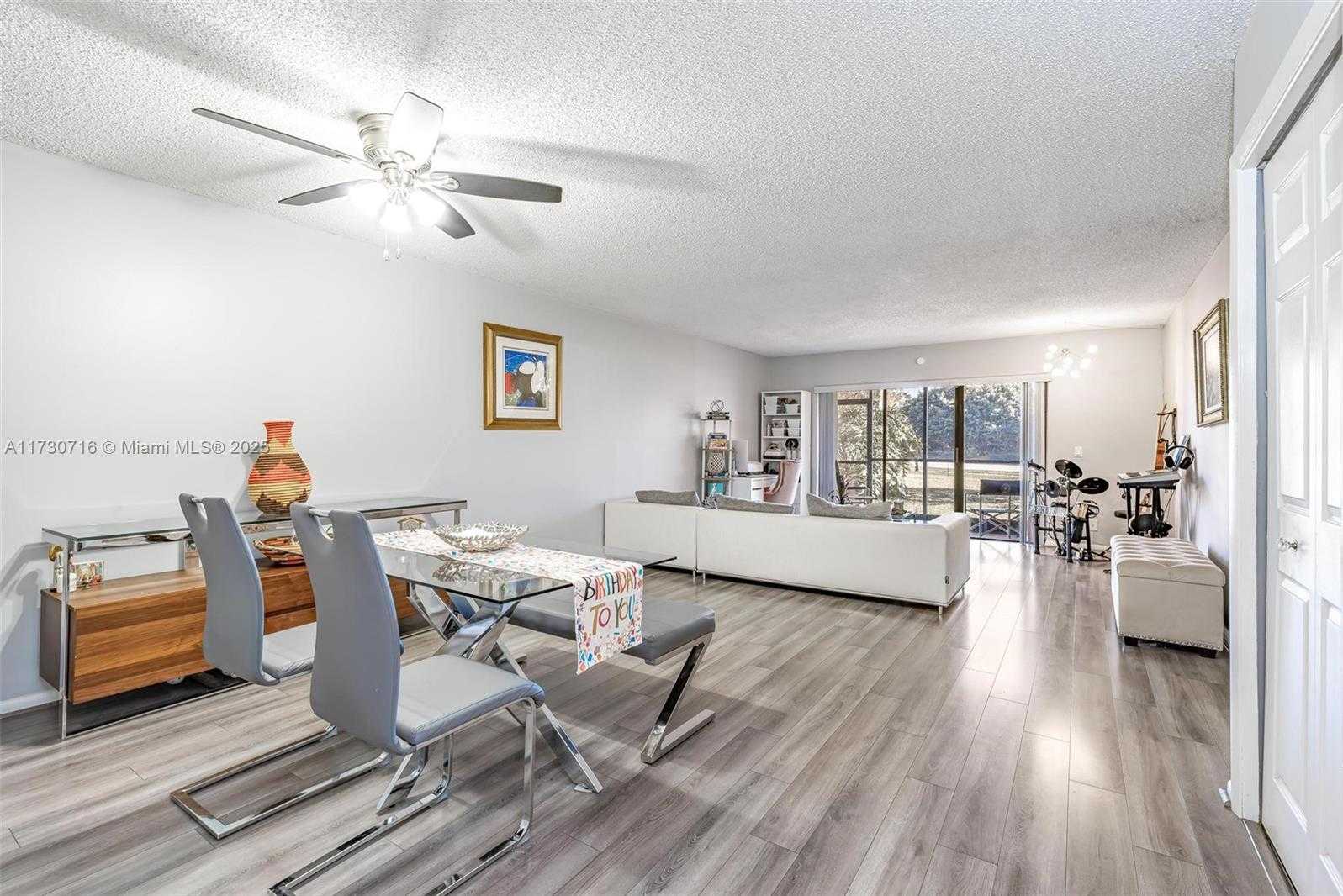 Small Image of 16431 BLATT BLVD #103, Weston Number 3