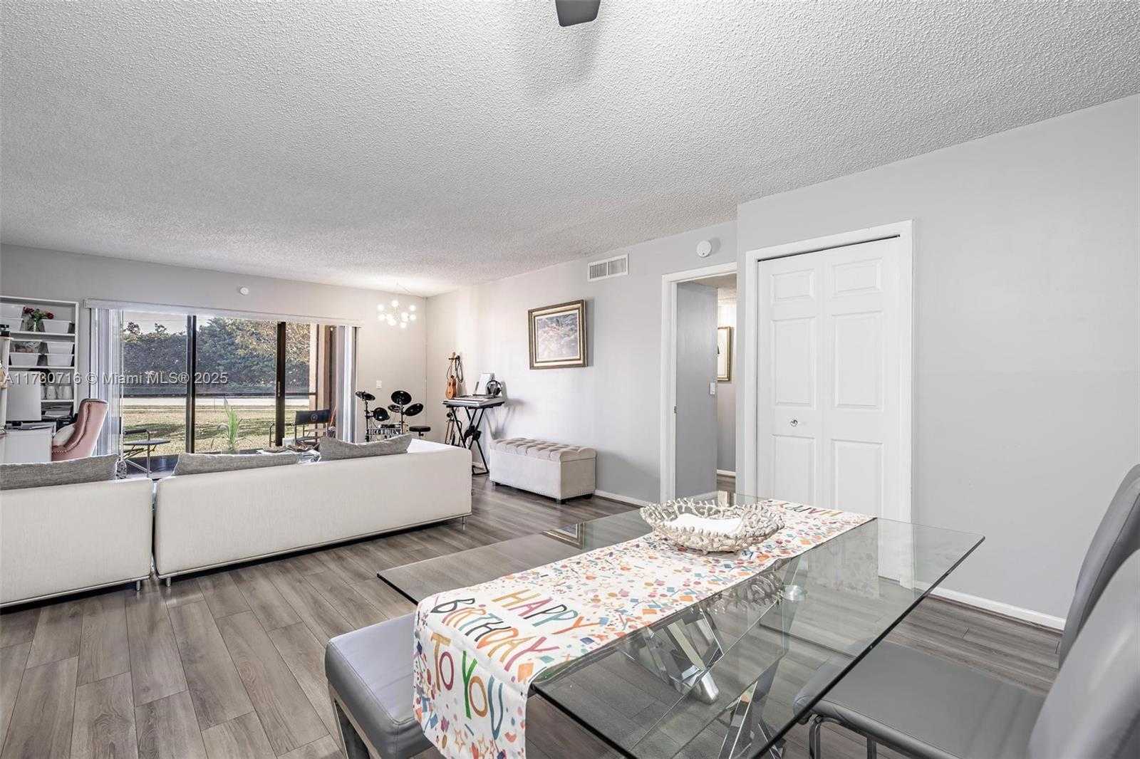 Small Image of 16431 BLATT BLVD #103, Weston Number 4