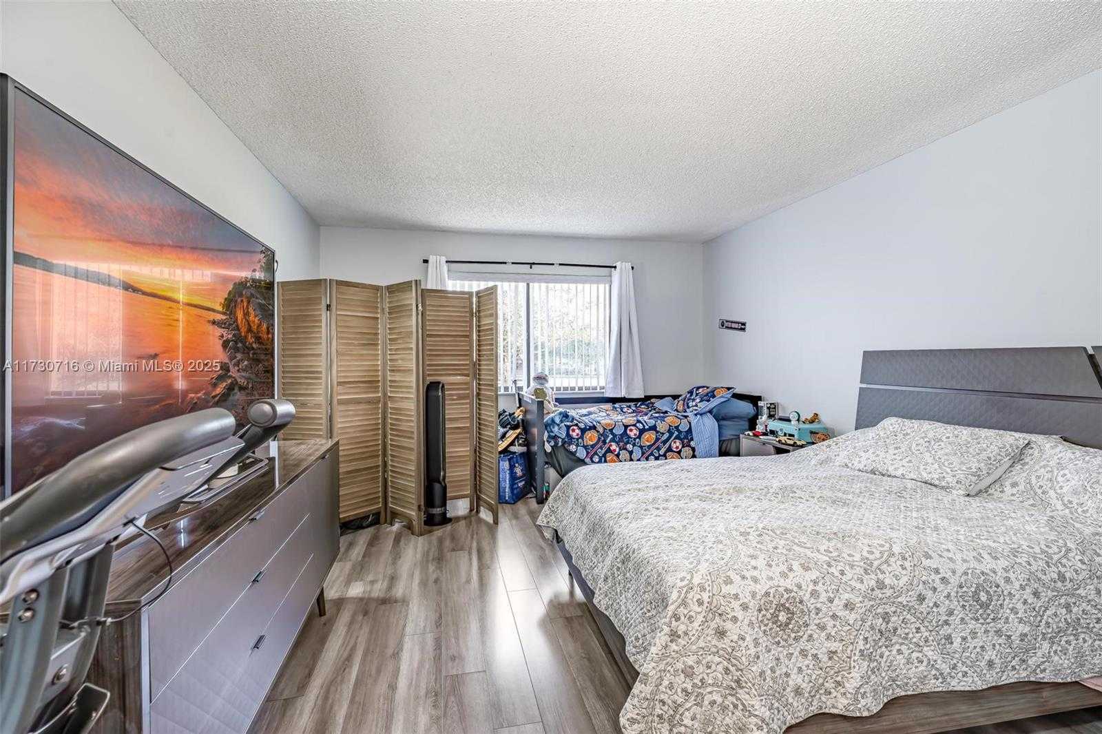 Small Image of 16431 BLATT BLVD #103, Weston Number 7