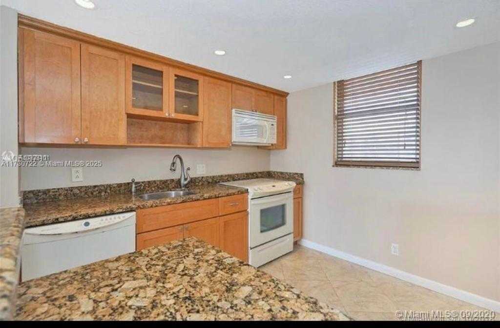 Small Image of 3703 NORTH EAST 166TH ST #709, North Miami Beach Number 4