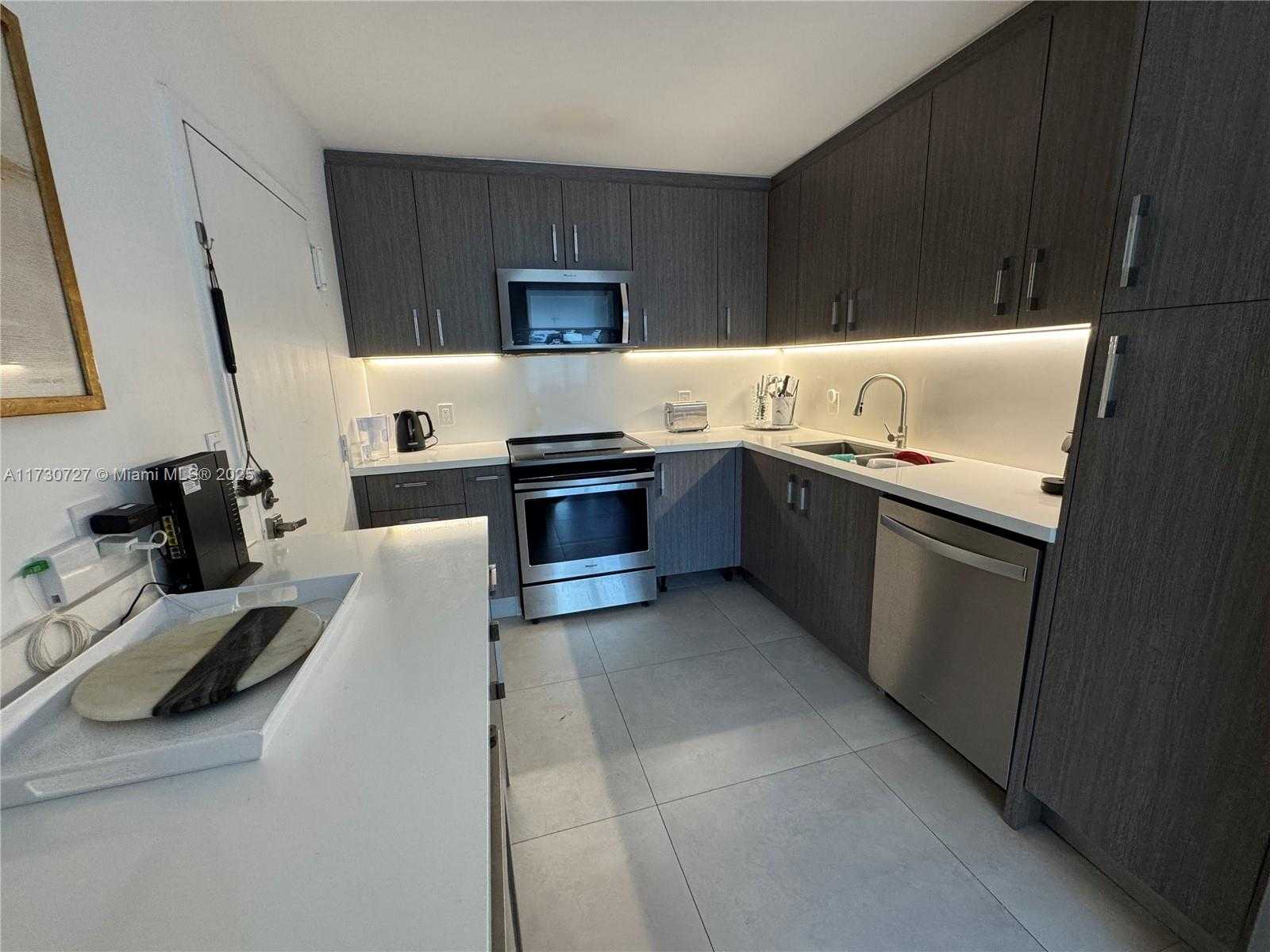 Small Image of 5750 COLLINS AVE #4F, Miami Beach Number 10