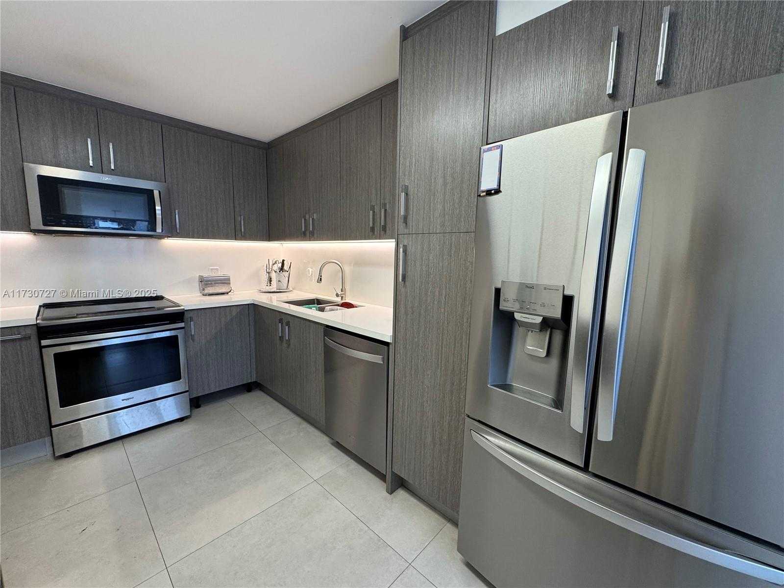 Small Image of 5750 COLLINS AVE #4F, Miami Beach Number 12