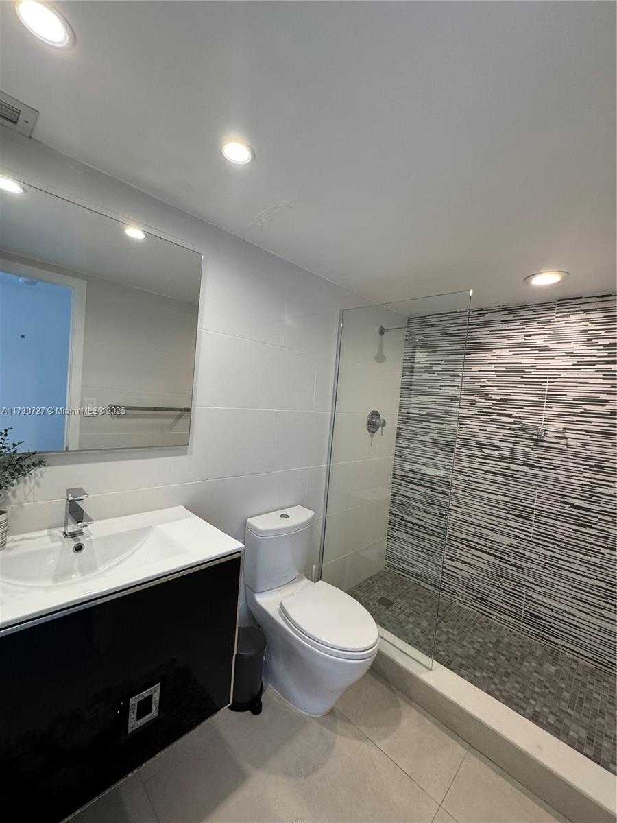 Small Image of 5750 COLLINS AVE #4F, Miami Beach Number 19