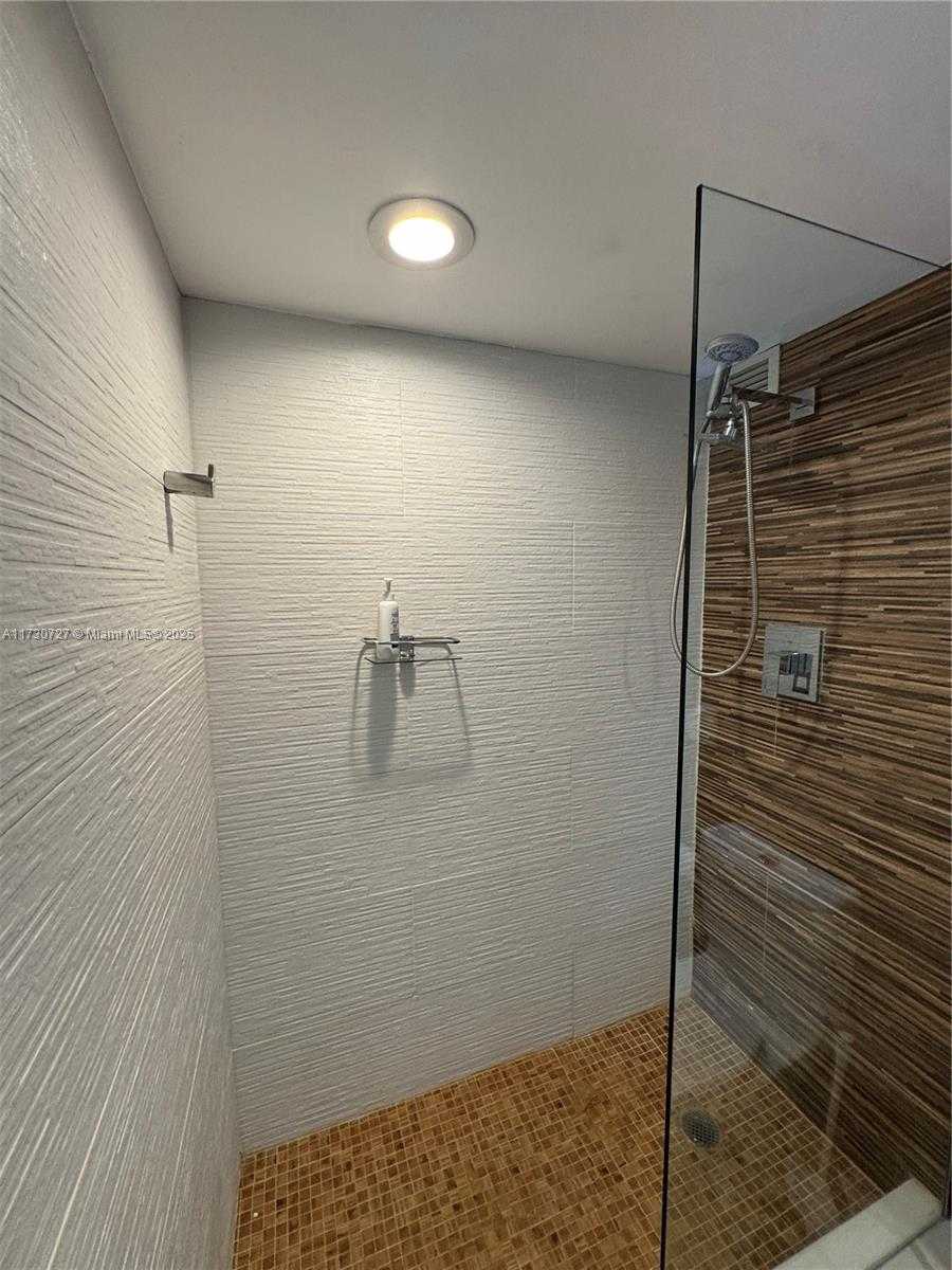 Small Image of 5750 COLLINS AVE #4F, Miami Beach Number 26