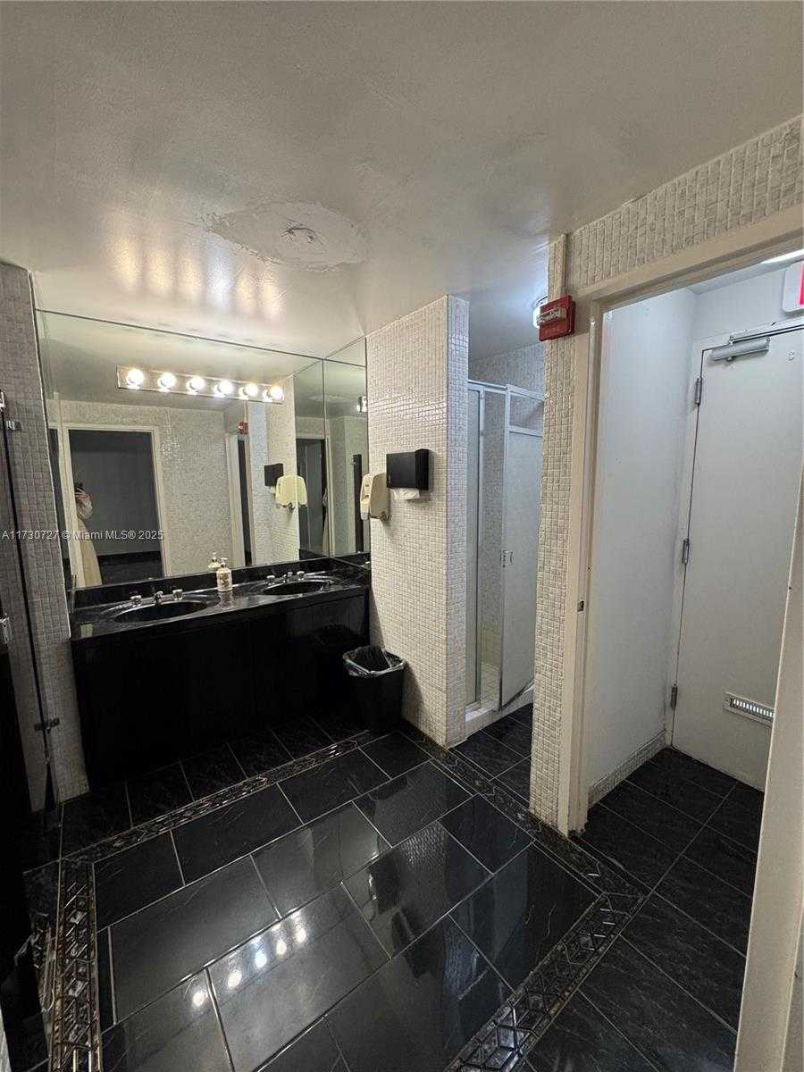 Small Image of 5750 COLLINS AVE #4F, Miami Beach Number 34