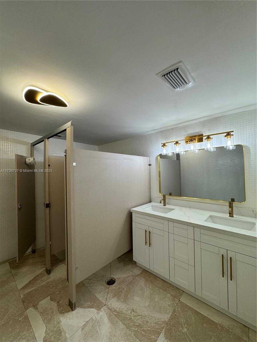 Small Image of 5750 COLLINS AVE #4F, Miami Beach Number 41