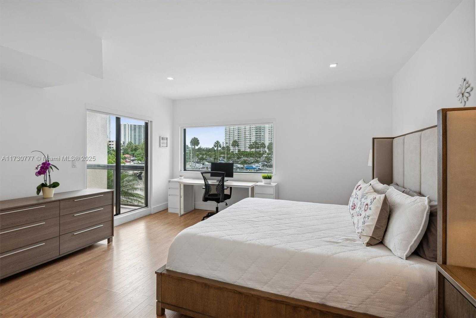 Small Image of 410 POINCIANA DR #1715, Sunny Isles Beach Number 11