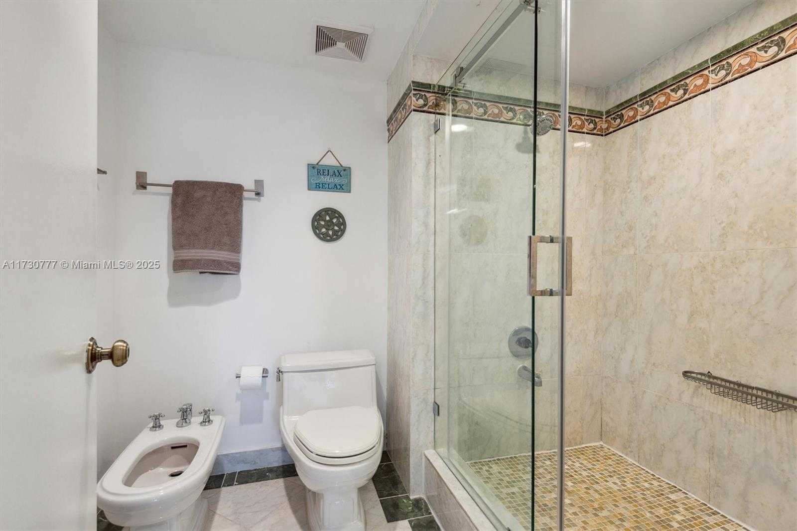 Small Image of 410 POINCIANA DR #1715, Sunny Isles Beach Number 14