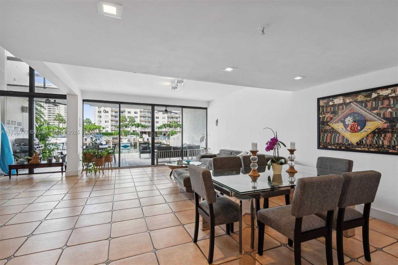 Small Image of 410 POINCIANA DR #1715, Sunny Isles Beach Number 4