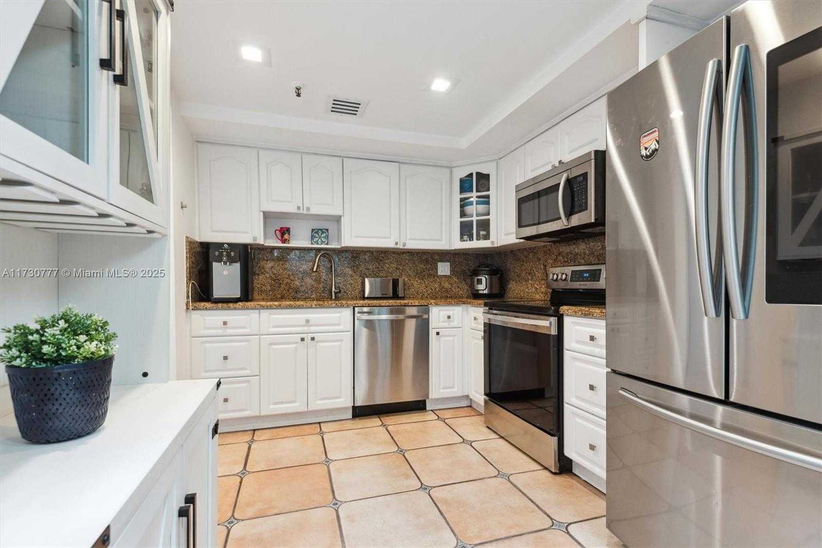 Small Image of 410 POINCIANA DR #1715, Sunny Isles Beach Number 6