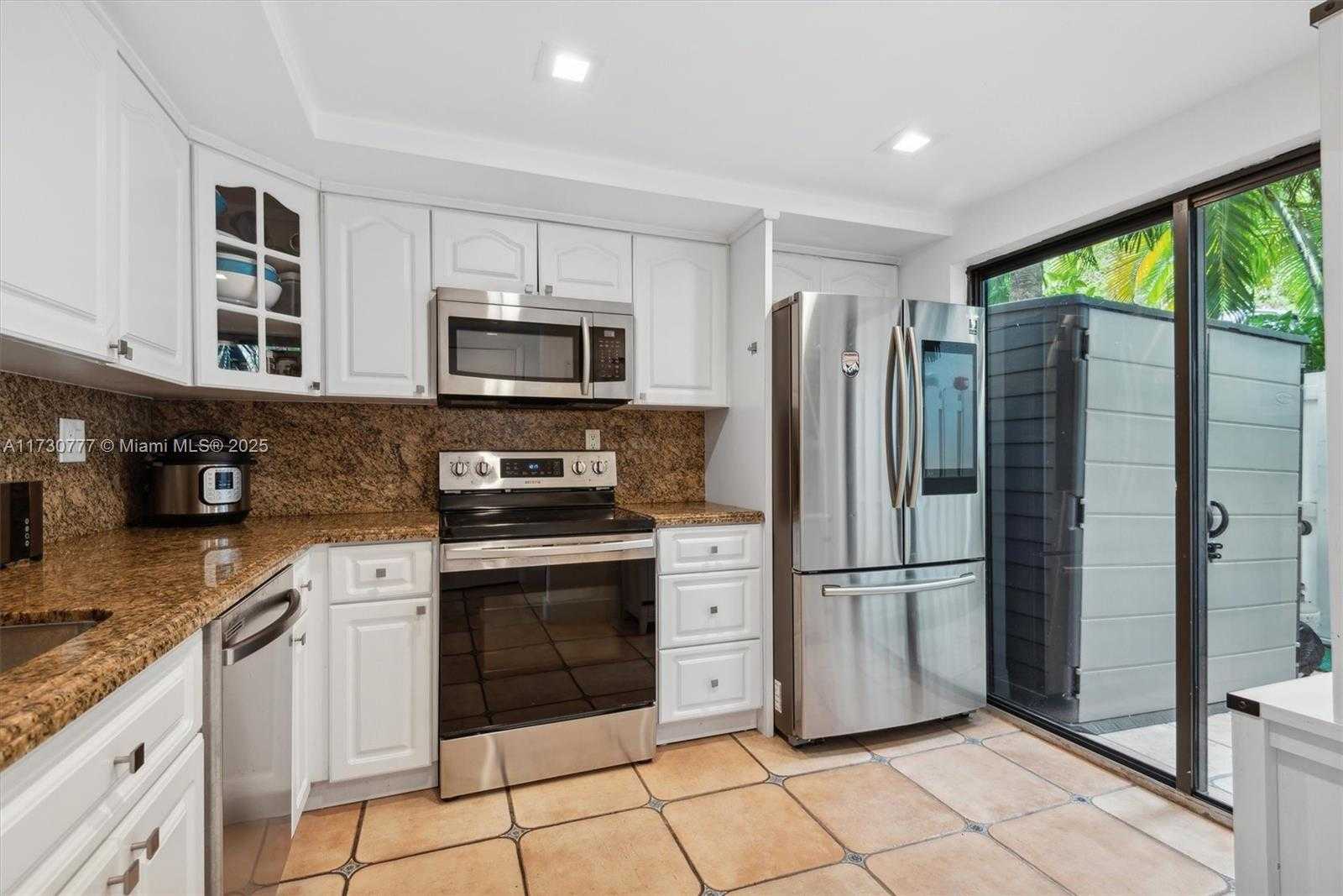 Small Image of 410 POINCIANA DR #1715, Sunny Isles Beach Number 7