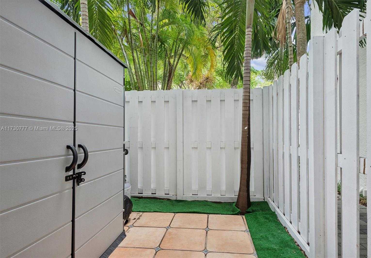 Small Image of 410 POINCIANA DR #1715, Sunny Isles Beach Number 8