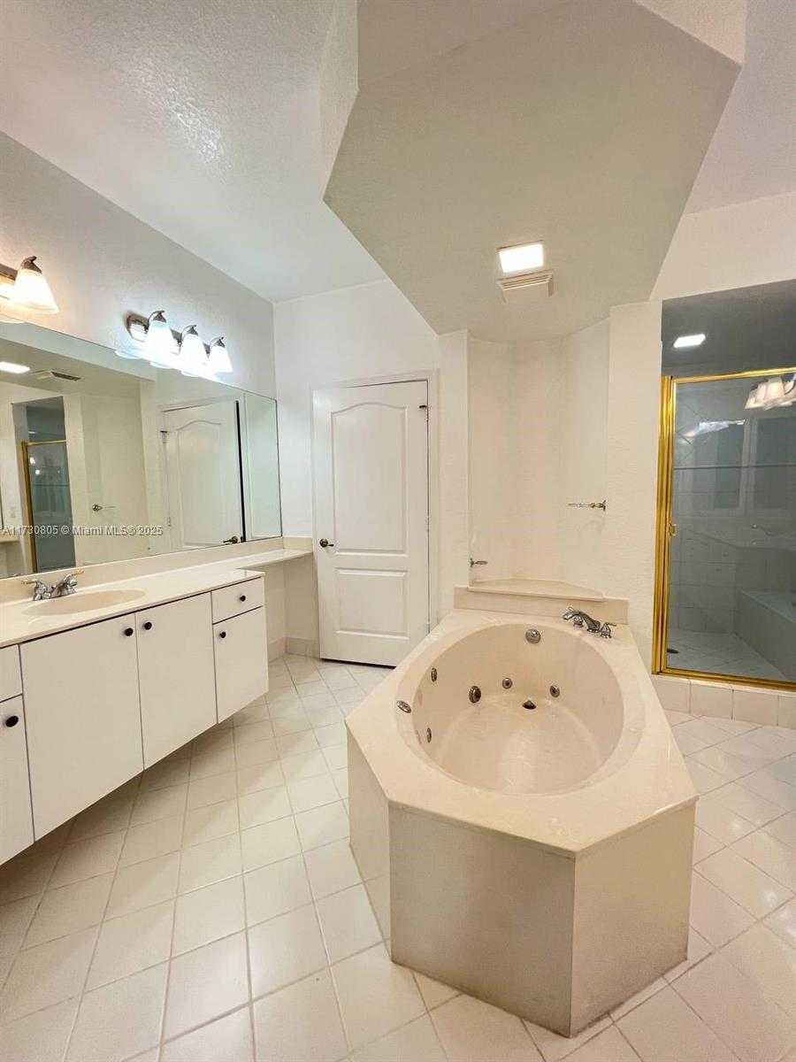 Small Image of 10710 NORTH WEST 66TH ST #111, Doral Number 23