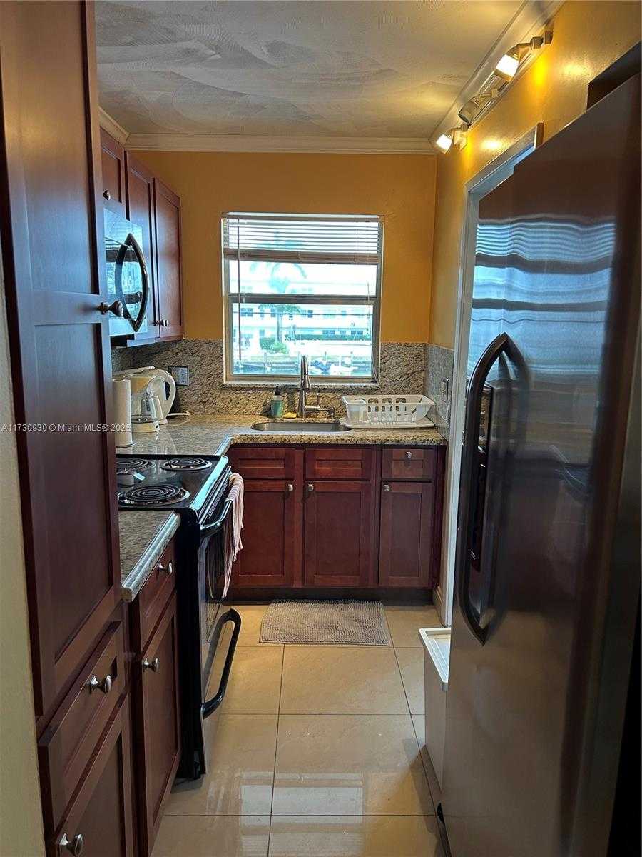 Small Image of 250 LAYNE BLVD #213, Hallandale Beach Number 17