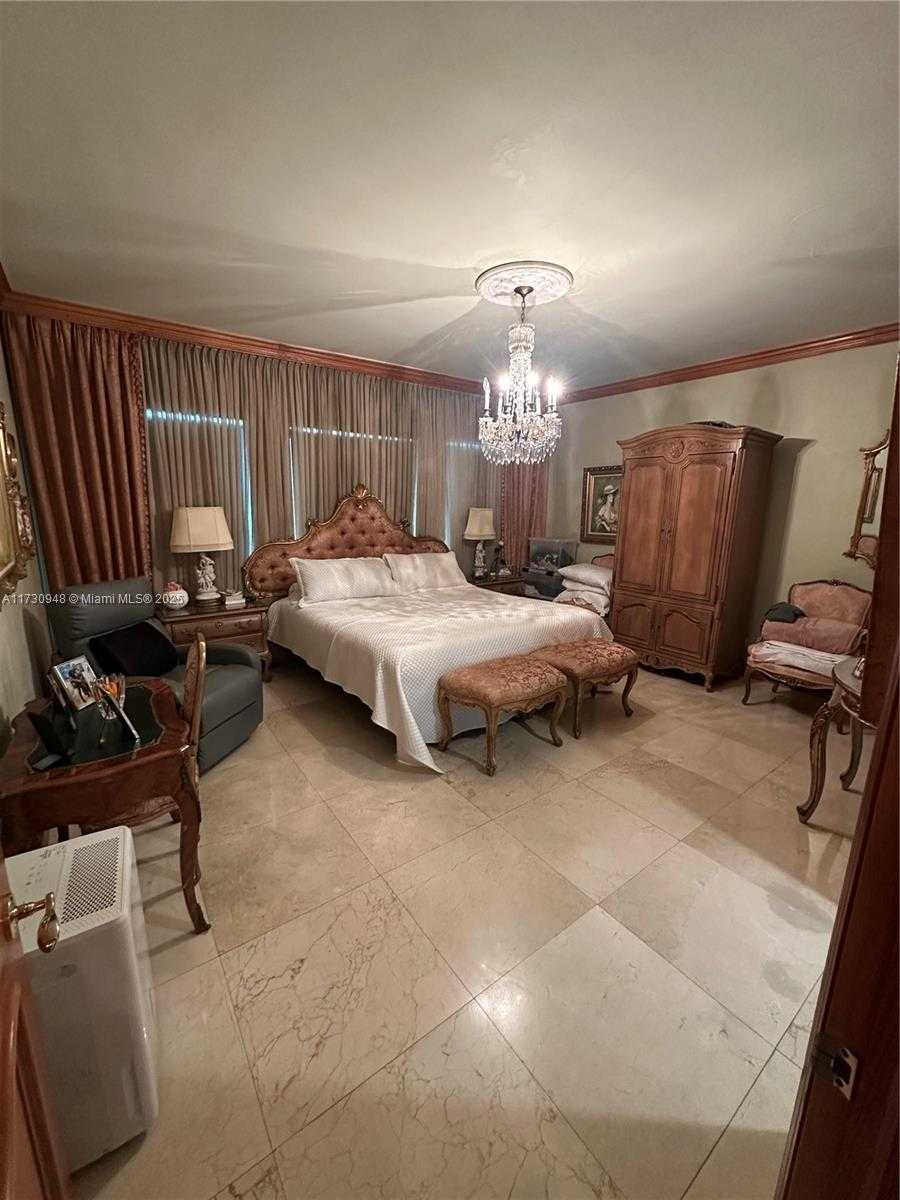 Small Image of 700 BILTMORE WAY #1211/1212, Coral Gables Number 8