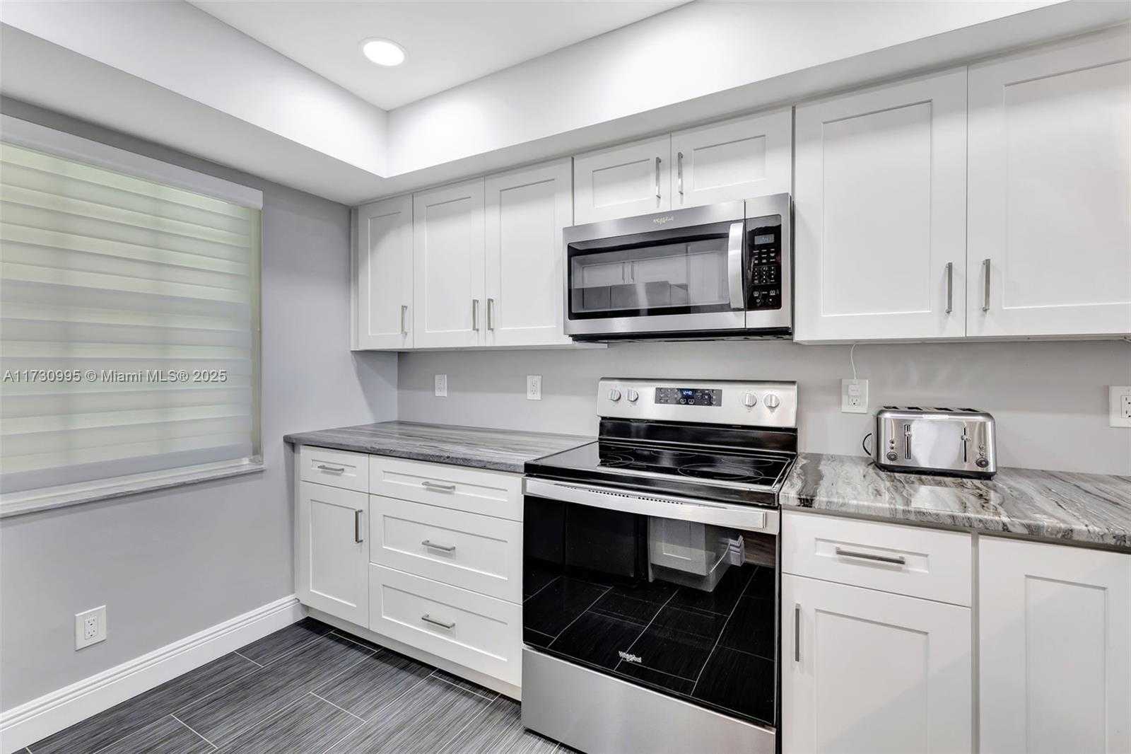 Small Image of 805 CYPRESS BLVD #301, Pompano Beach Number 3