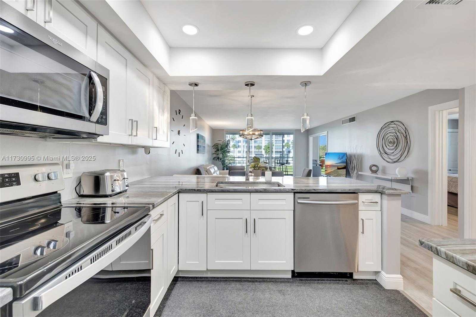 Small Image of 805 CYPRESS BLVD #301, Pompano Beach Number 5