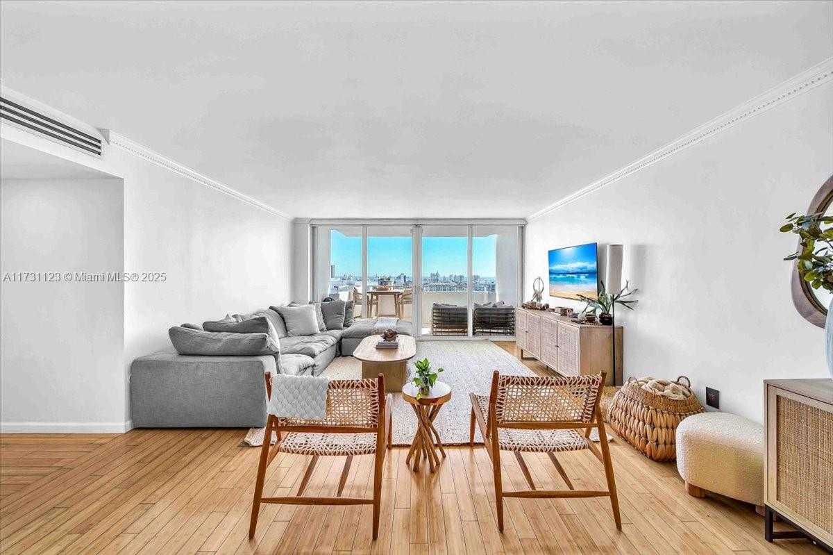 Small Image of 11 ISLAND AV #2010, Miami Beach Number 3