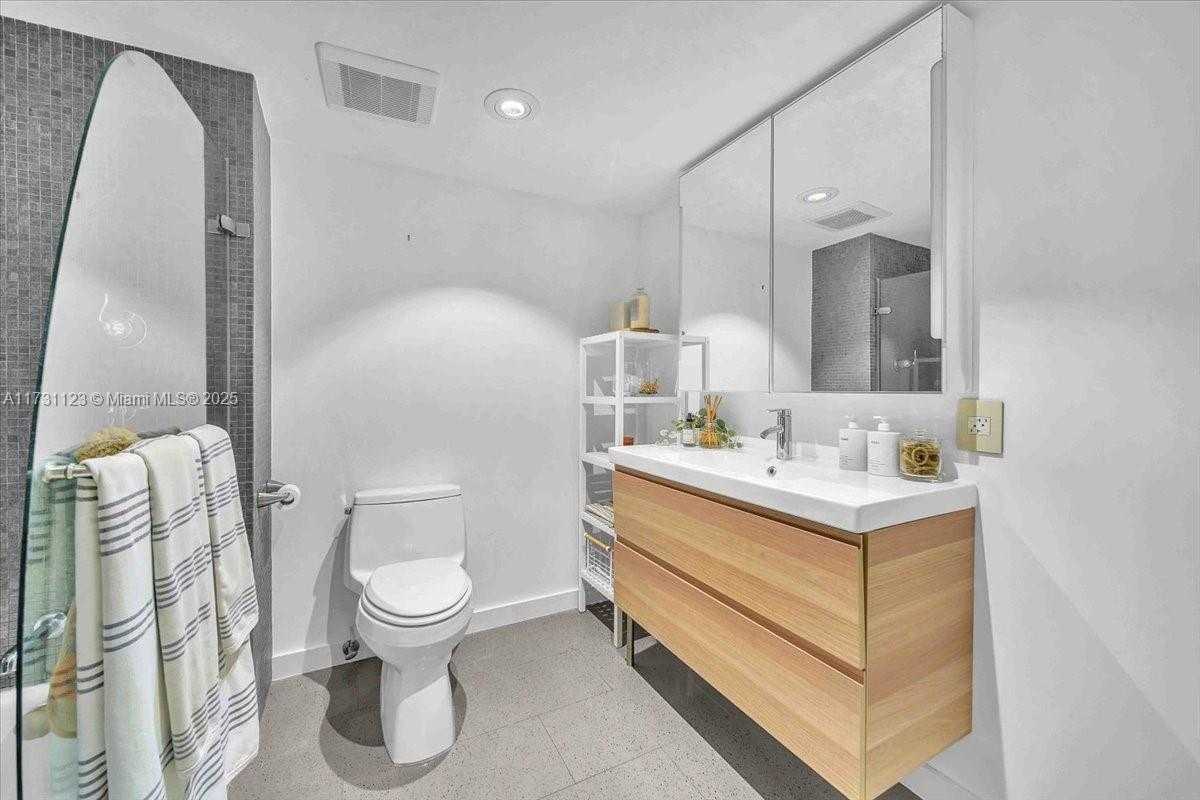 Small Image of 11 ISLAND AV #2010, Miami Beach Number 9