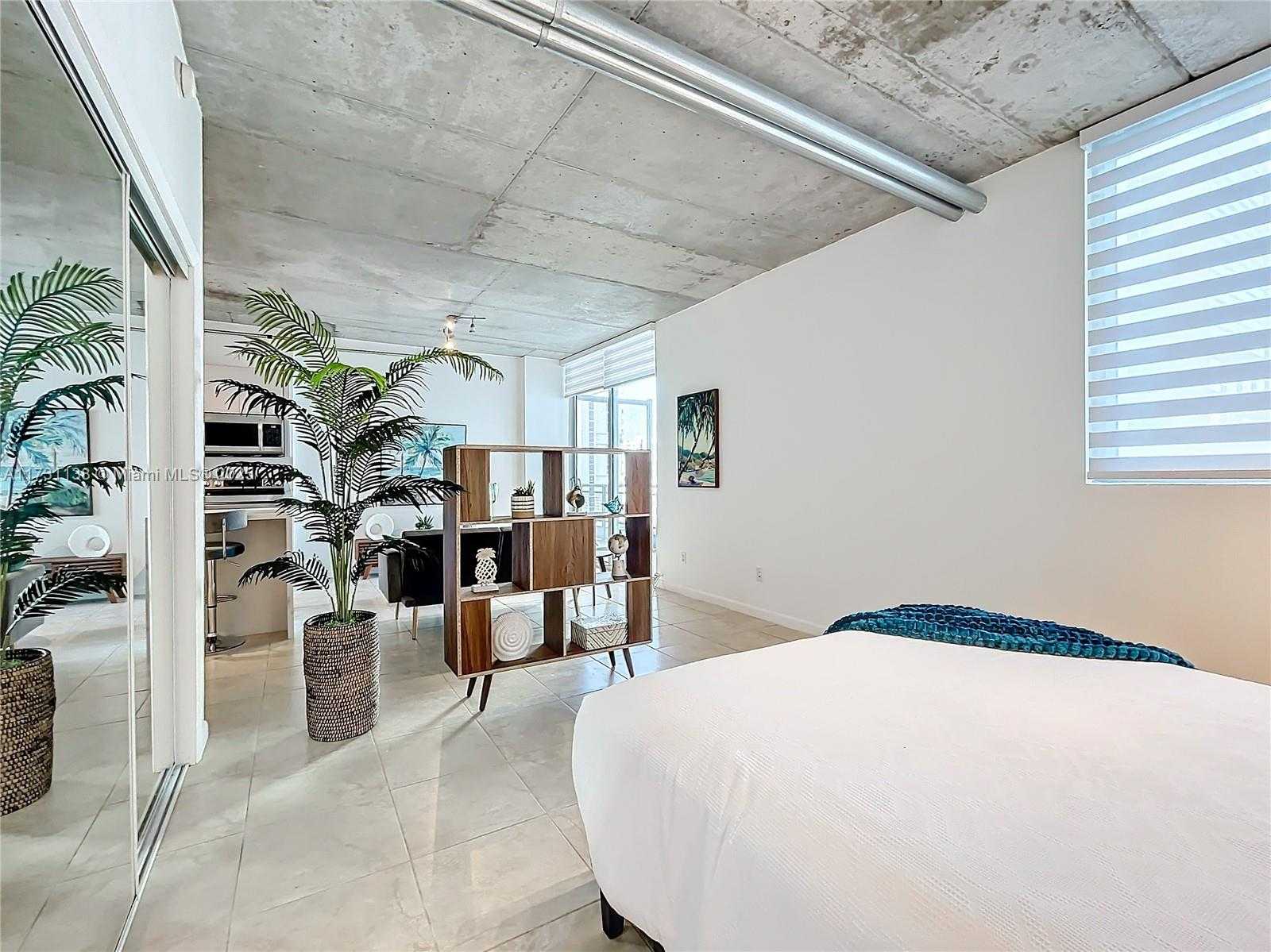 Small Image of 690 SOUTH WEST 1ST CT #1232, Miami Number 21