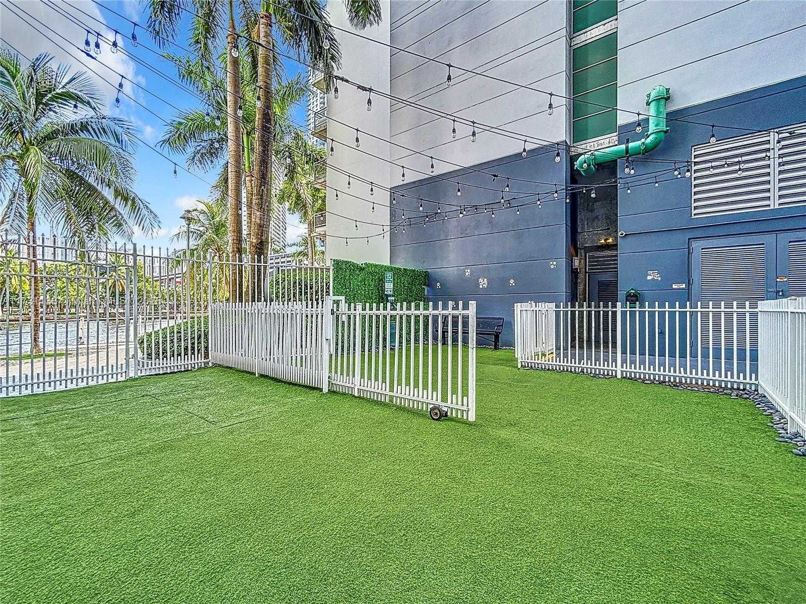 Small Image of 690 SOUTH WEST 1ST CT #1232, Miami Number 45