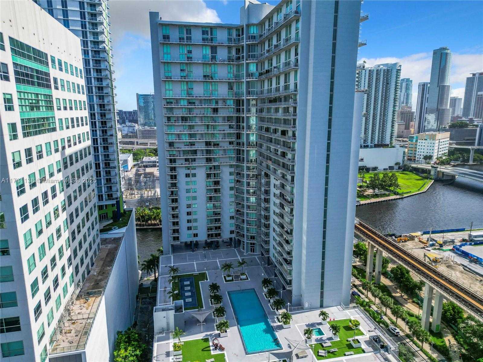 Small Image of 690 SOUTH WEST 1ST CT #1232, Miami Number 54