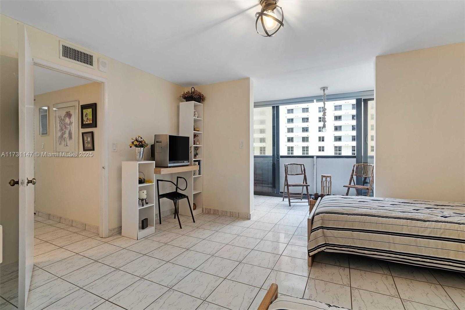 Small Image of 1623 COLLINS AVE #812, Miami Beach Number 11