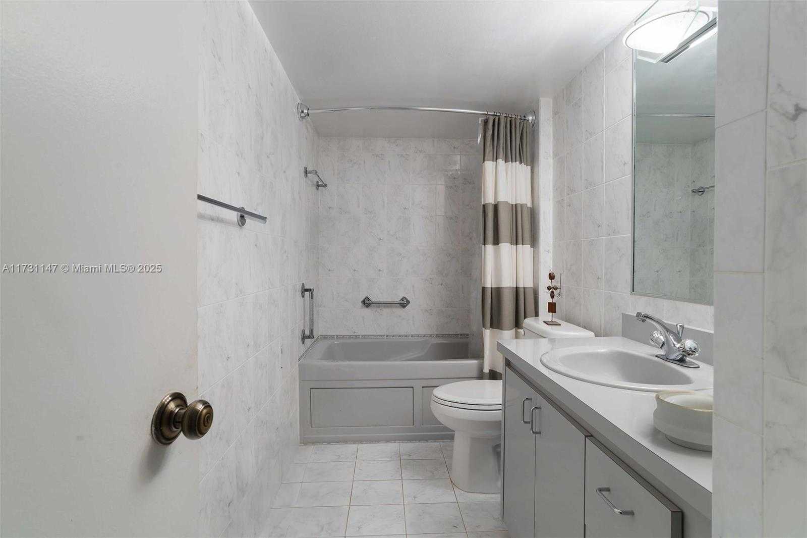 Small Image of 1623 COLLINS AVE #812, Miami Beach Number 16
