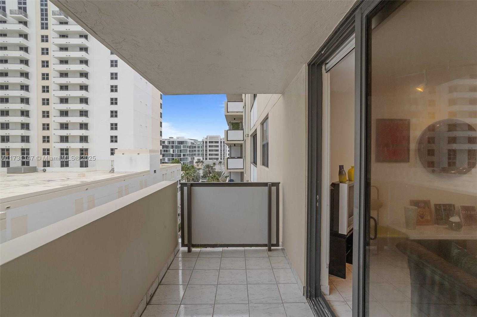 Small Image of 1623 COLLINS AVE #812, Miami Beach Number 46