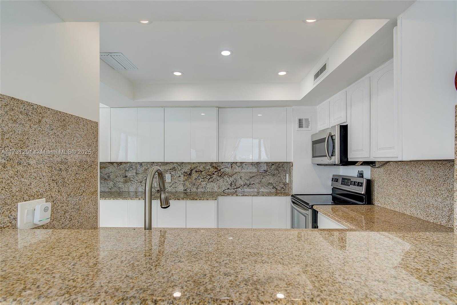 Small Image of 3505 OCEAN DR #905, Hollywood Number 4