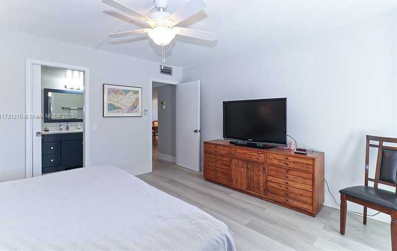 Small Image of 3203 PORTOFINO PT #F2, Coconut Creek Number 13