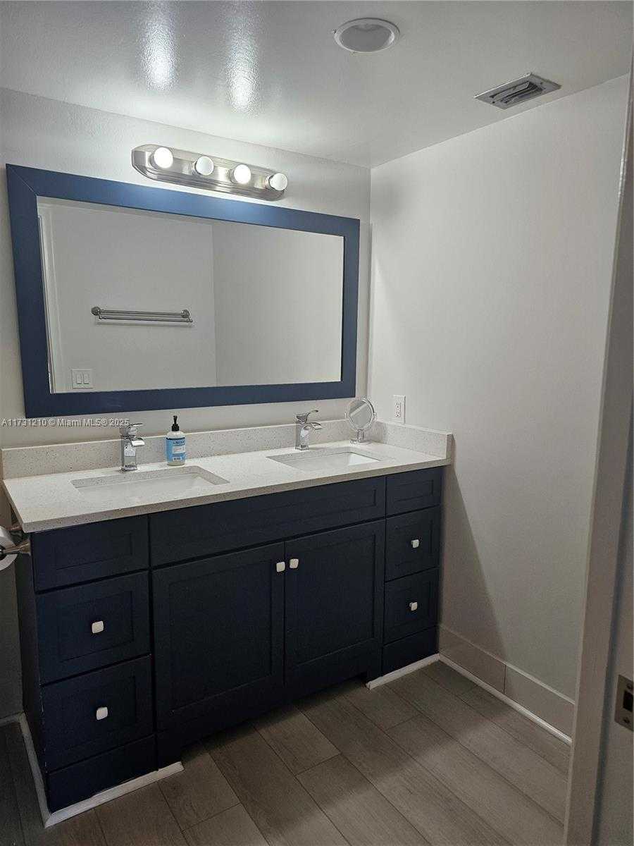 Small Image of 3203 PORTOFINO PT #F2, Coconut Creek Number 17