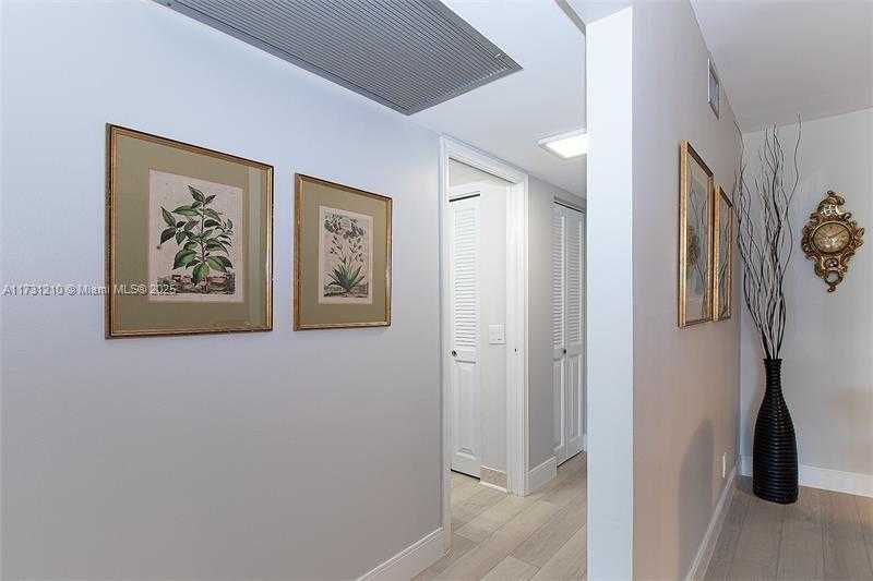 Small Image of 3203 PORTOFINO PT #F2, Coconut Creek Number 29